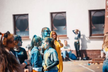 Minsk, Beyaz Rusya - 28 Haziran 2017: dans ve d kutluyor insanlar