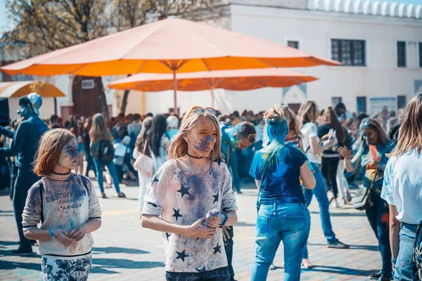 ミンスク、ベラルーシ - 2017 年 6 月 28 日: 人々 がダンスと d を祝って — ストック写真