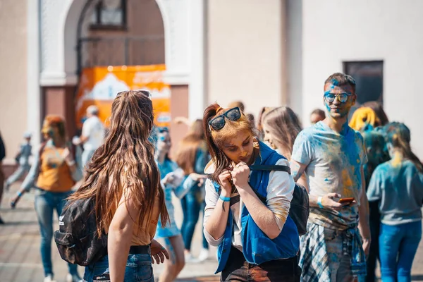 Minsk, Bielorrússia - 28 de junho de 2017: Pessoas dançando e celebrando d — Fotografia de Stock