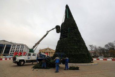 Minsk, Belarus - 1 Ekim 2019: Yapay bir Noel ağacı