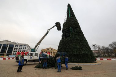 Minsk, Belarus - 1 Ekim 2019: Yapay bir Noel ağacı