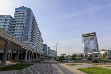 Minsk, Belarus - 1 Ekim 2019: güzel modern yerleşim yeri