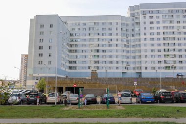 Minsk, Belarus - 1 Ekim 2019: güzel modern yerleşim yeri