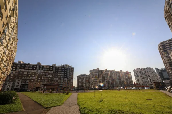 Hermoso barrio residencial moderno — Foto de Stock