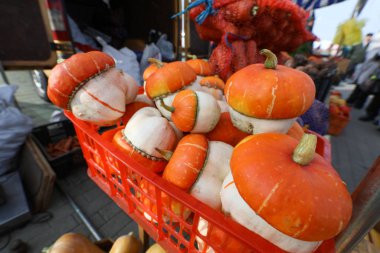 Minsk, Belarus - 1 Ekim 2019: organik sebzeler ve