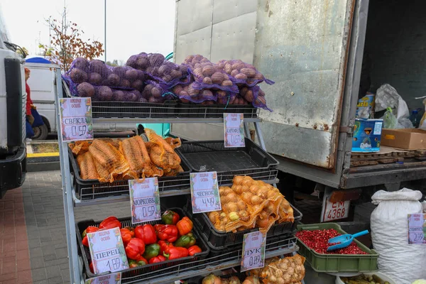 Minsk, Vitryssland - 1 oktober, 2019: mässa för ekologiska grönsaker och — Stockfoto