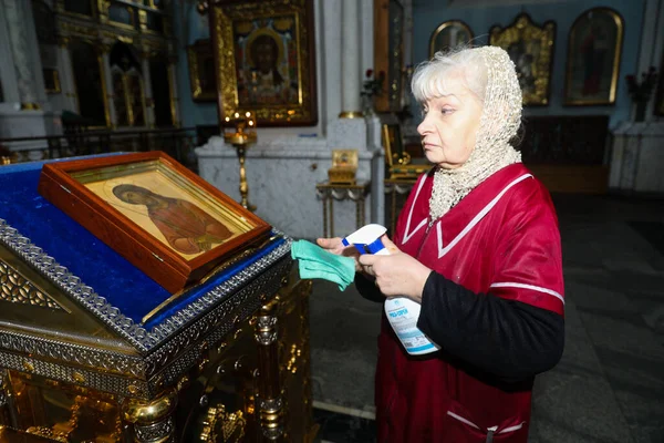 Minsk Bélaro Febrero 2020 Desinfección Por Coronavirus Una Iglesia Ortodoxa —  Fotos de Stock