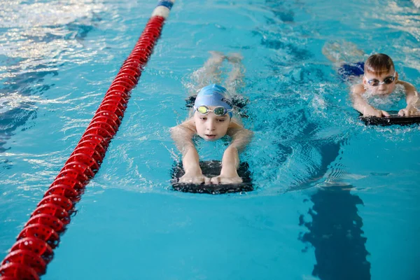 Minsk Belarus Febrero 2020 Los Niños Aprenden Nadar Piscina —  Fotos de Stock