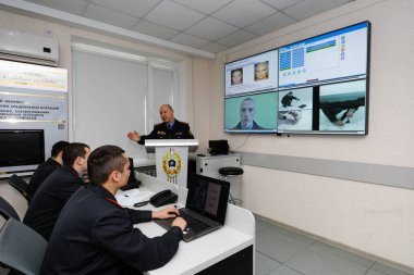 MINSK, BELARUS - 1 Mart 2020: Polis akademisinde öğrenciler okuyor