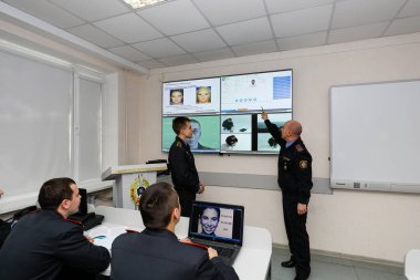 MINSK, BELARUS - 1 Mart 2020: Polis akademisinde öğrenciler okuyor
