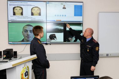MINSK, BELARUS - 1 Mart 2020: Polis akademisinde öğrenciler okuyor
