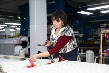 MINSK, BELARUS - 1 Mart 2020: ceket ve kürk dikiş fabrikası