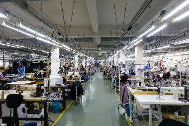 MINSK, BELARUS - 1 Mart 2020: ceket ve kürk dikiş fabrikası