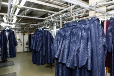 MINSK, BELARUS - 1 Mart 2020: ceket ve kürk dikiş fabrikası