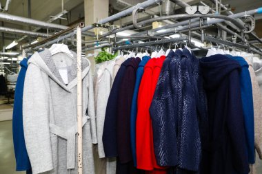 MINSK, BELARUS - 1 Mart 2020: ceket ve kürk dikiş fabrikası