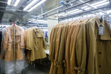 MINSK, BELARUS - 1 Mart 2020: ceket ve kürk dikiş fabrikası