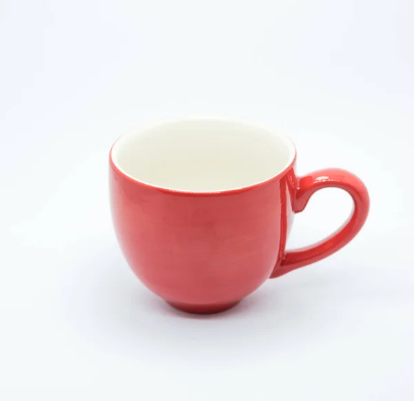 Rote Tasse isoliert auf weiß mit Clipping-Pfad. — Stockfoto