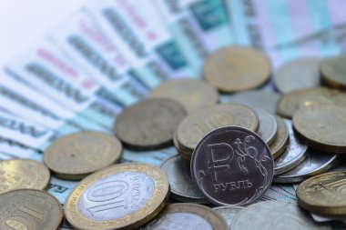 Kağıt para bir arka plan üzerinde Rus paraları