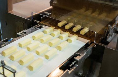 Konveyör çikolata ile sırlı syrki