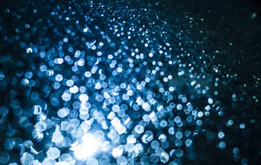 Mavi bokeh arka plan üzerinde glasess