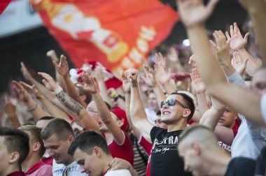 Rusya, Moskova, Ağustos 2017: Hayranları Spartak'ın futbol kulübü (Moskova) memnun kapıyı futolist club Lokomotiv (Moskova gol ile)