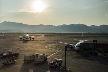 Uçak merdivene gidiyor