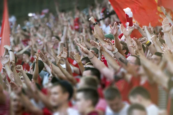 Fotbaloví Fanoušci Tleskali Pódiu Stadionu — Stock fotografie