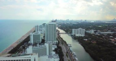 Usa, Miami, Ekim 2019: Miami City State Florida caddesindeki hava manzarası