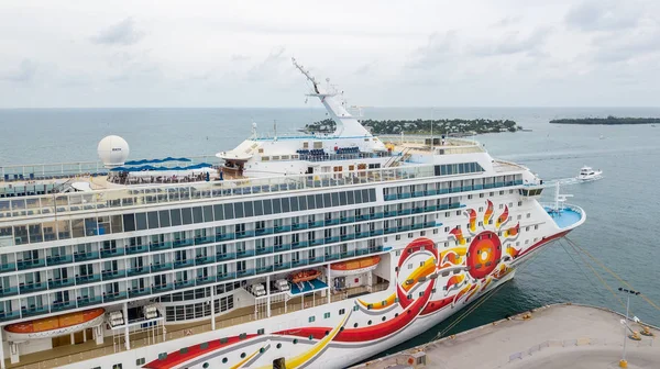 Estados Unidos Key West Octubre 2019 Buque Crucero Blanco Atracado —  Fotos de Stock