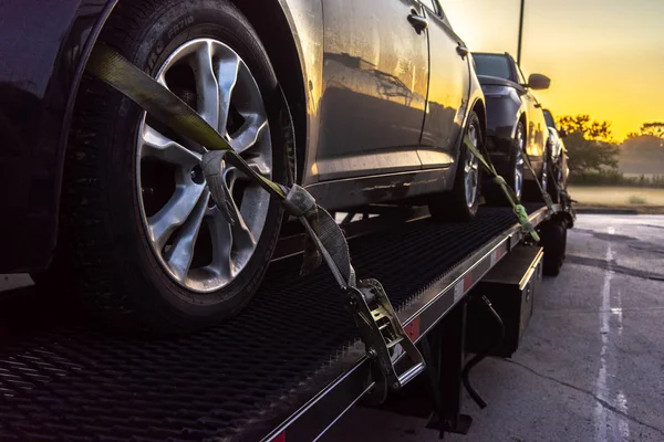 Usa Oiowa September 2019 Drei Autos Auf Einem Pickup Anhänger Stockbild