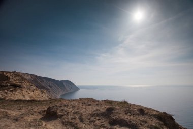 Dağları ile güzel deniz manzarası