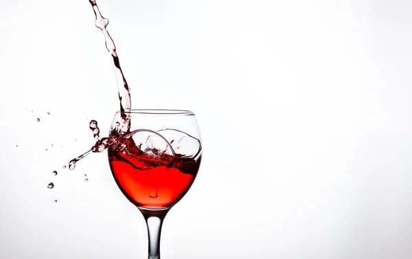 핑크 와인 및 스프레이 유리. — 스톡 사진