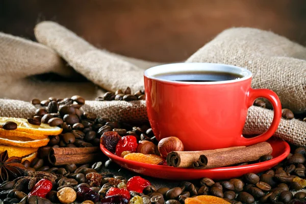 Red ceramic cup with hot coffee on wooden boards. — Stock Photo, Image