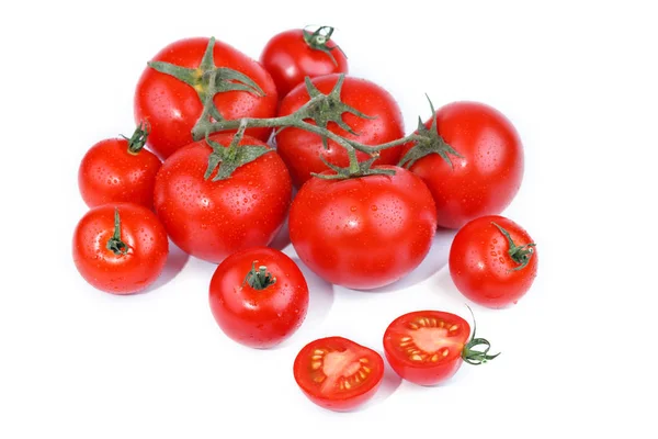 Tomates rojos maduros sobre un fondo blanco. — Foto de Stock