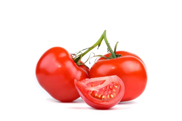 Tomates rojos maduros sobre un fondo blanco. —  Fotos de Stock
