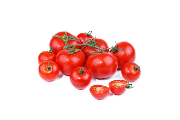 Červená zralá rajčata na bílém pozadí. — Stock fotografie