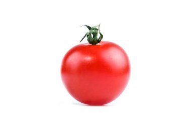 Beyaz arkaplanda kırmızı olgun domatesler.