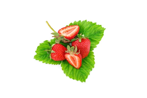 Rijpe sappige aardbeien op een witte achtergrond. — Stockfoto