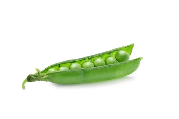 Rijpe groene erwten op een witte achtergrond. Een geïsoleerde object. — Stockfoto