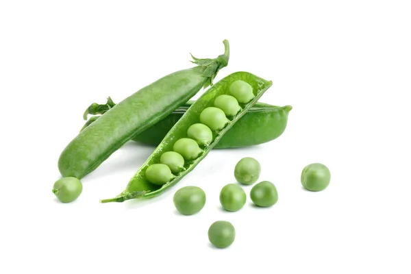 Rijpe groene erwten op een witte achtergrond. Een geïsoleerde object. — Stockfoto