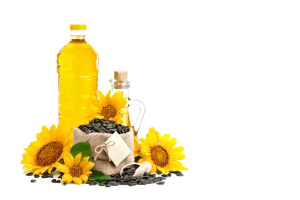 Bela flor, girassol, óleo de girassol e sementes de girassol torrado em um fundo branco . — Fotografia de Stock