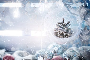 Noel süslemeleri ile kış arka plan. Yeni Yılınız Kutlu Olsun. Mutlu Noeller..