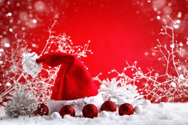 Mutlu Noeller ve mutlu yıllar. Yeni Yıl dekorasyonlu bir Yeni Yıl arkaplanı, kopyalama alanı olan bir arkaplan.