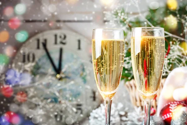 Sfondo invernale di Natale. Giocattoli di Capodanno. Buon anno e buon Natale . — Foto Stock