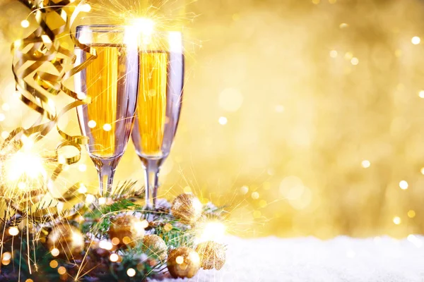 Buon Natale e felice anno nuovo. Uno sfondo di Capodanno con decorazioni di Capodanno. . — Foto Stock