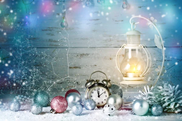 God jul och gott nytt år. En ny år bakgrund med nyår dekorationer. Nytt år kort. — Stockfoto