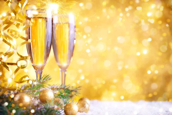 Buon Natale e felice anno nuovo. Uno sfondo di Capodanno con decorazioni di Capodanno. . — Foto Stock