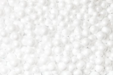 Beyaz, yumuşak doku değişik markalı strafor topları üzerinden. Arka plan.