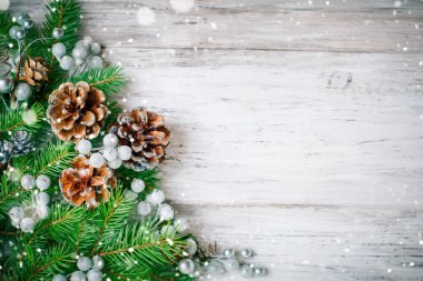 Mutlu Noeller ve mutlu yeni yıl. Yeni yıl süslemeleri ile bir yeni yıl arka plan. Yeni yıl kartı.