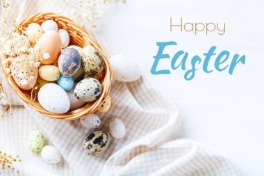 Mutlu paskalyalar. Kutlama Paskalya arka plan. Ahşap bir tablo Easter ve Bıldırcın yumurta.